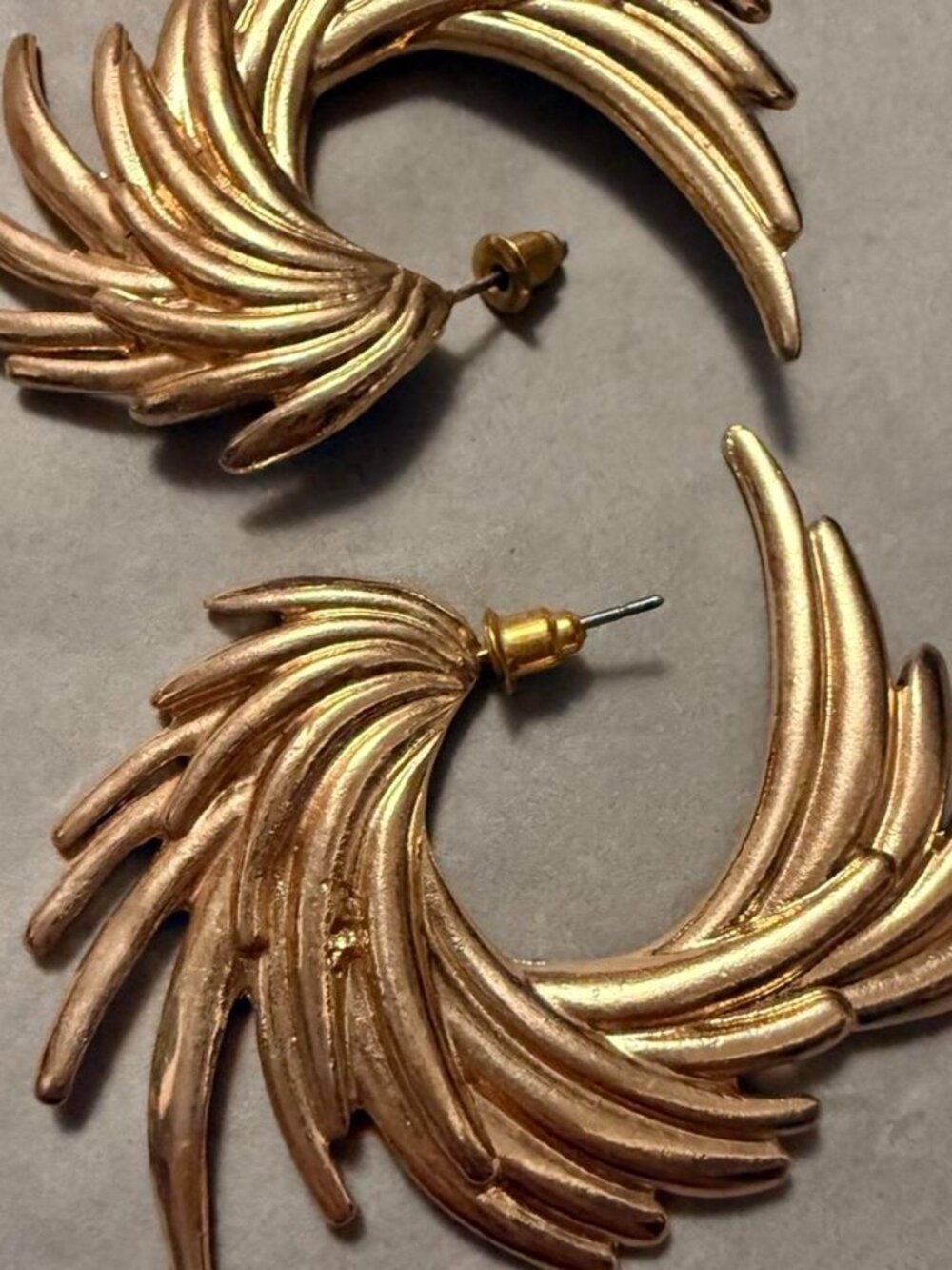 Oversized Gold Tone Sculptural Swirl Feather Statement Earrings Retro Glam